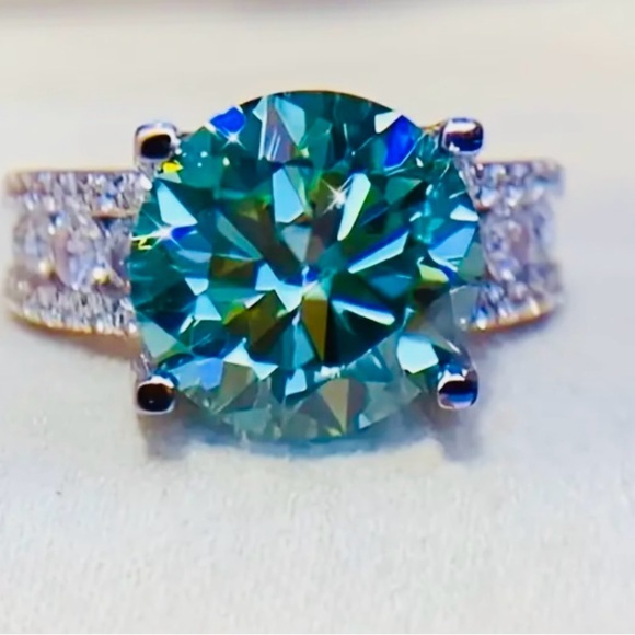 MOISSANITE CYAN BLUE 10 Carat Ring - Picture 3 of 4